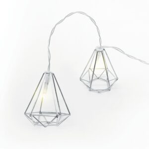 ΔΙΑΚΟΣΜΗΤΙΚΑ ΛΑΜΠΑΚΙΑ ΣΕ ΣΧΗΜΑ ΔΙΑΜΑΝΤΙΟΥ ΜΕΤΑΛΛΙΚΑ ΑΣΗΜΙ 10 LED ΣΕ ΣΕΙΡΑ ΘΕΡΜΟ ΛΕΥΚΟ ΜΠΑΤΑΡΙΕΣ 3xΑΑ ΜΕ ΚΑΛΩΔΙΟ ΔΙΑΦΑΝΟ 300mm IP20 1350mm