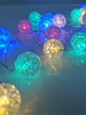 ΛΑΜΠΑΚΙΑ ΔΙΑΚΟΣΜΗΤΙΚΑ ΣΧΕΔΙΟ ΣΤΡΟΓΓΥΛΗ ΜΠΑΛΑ ΣΕΙΡΑ 20 LED 1.2W RGBY ΑΣΗΜΙ ΚΑΛΩΔΙΟ ΧΑΛΚΟΥ ΚΑΙ ΜΠΑΤΑΡΙΑ 2xAA IP20 2m+100mm