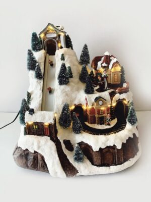 ΧΡΙΣΤΟΥΓΕΝΝΙΑΤΙΚΟ ΔΙΑΚΟΣΜΗTIKO ΧΩΡΙΟ ΠΟΛΥΧΡΩΜΟ LED ΘΕΡΜΟ ΛΕΥΚΟ ΜΟΥΣΙΚΗ & ΚΙΝΗΣΗ ΜΕ ΑΝΤΑΠΤΟΡΑ 4,5V (ΔΕΝ ΣΥΜΠ) ΚΑΙ ΜΠΑΤΑΡΙΑ 3ΧΑΑ (ΔΕΝ ΣΥΜΠ) 280x255x285mm