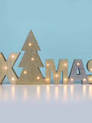 ΧΡΙΣΤΟΥΓΕΝΝΙΑΤΙΚΟ ΔΙΑΚΟΣΜΗΤΙΚΟ ΞΥΛΙΝΟ ΣΗΜΑΝΣΗ ΜΕ ΕΠΙΓΡΑΦΗ XMAS 21 LED ΘΕΡΜΟ ΛΕΥΚΟ ΜΕ ΜΠΑΤΑΤΑΡΙΕΣ 2XAΑA IP20 375x25x180mm