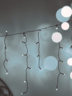 ΧΡΙΣΤΟΥΓΕΝΝΙΑΤΙΚΑ ΛΑΜΠΑΚΙΑ ΒΡΟΧΗ 144 LED ΨΥΧΡΟ ΛΕΥΚΟ ΣΤΑΘΕΡΑ ΚΑΛΩΔΙΟ ΚΑΟΥΤΣΟΥΚ 1.5M ΜΕ ΔΥΝΑΤΟΤΗΤΑ ΕΠΕΚΤΑΣΗΣ ΜΑΧ 10  IP44 3000x600mm