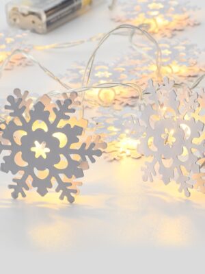 ΧΡΙΣΤΟΥΓΕΝΝΙΑΤΙΚΑ ΔΙΑΚΟΣΜΗΤΙΚΑ ΛΑΜΠΑΚΙΑ ΧΙΟΝΟΝΥΦΑΔΑ ΜΕ ΣΧΕΔΙΑ ΜΕΤΑΛΛΙΚΟ 10 LED ΣΕ ΣΕΙΡΑ ΘΕΡΜΟ ΛΕΥΚΟ ΜΠΑΤΑΡΙΕΣ 2xΑΑ ΜΕ ΚΑΛΩΔΙΟ ΔΙΑΦΑΝΟ 300mm IP20 1350mm